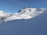 Ora dovremmo aggirare il Monte Sangiatto per portarci alla Bocchetta di Scarpia posizionata tra il Corbernas davanti a noi e il Sangiatto alla ns destra....